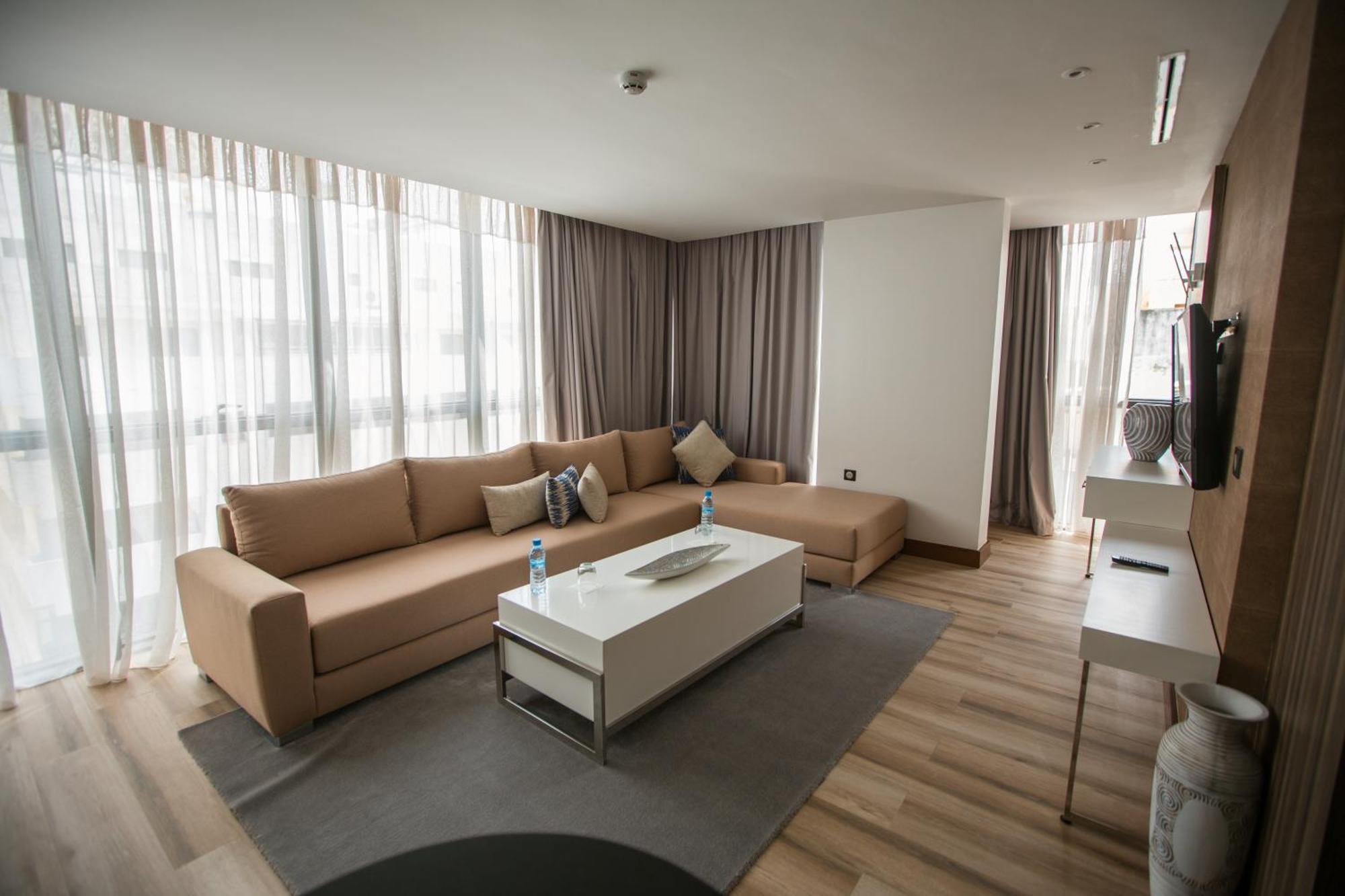 Deluxe Suite Side sea view